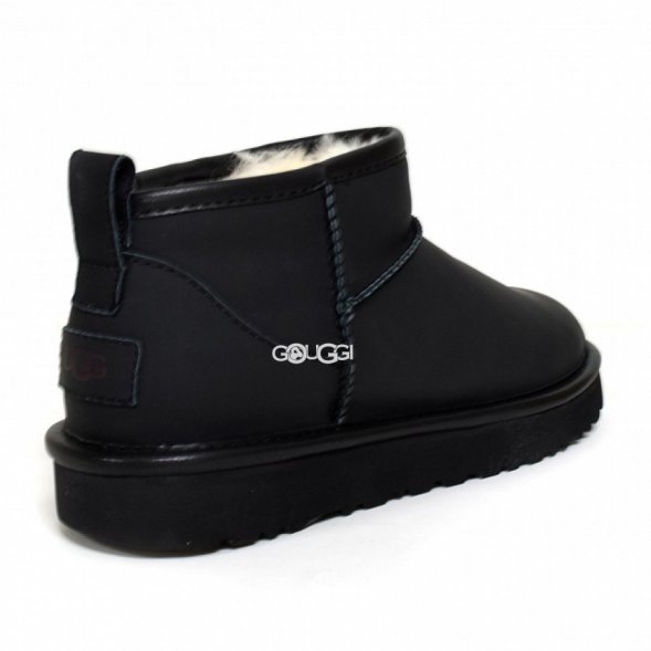 Classic Ultra Mini Leather Black