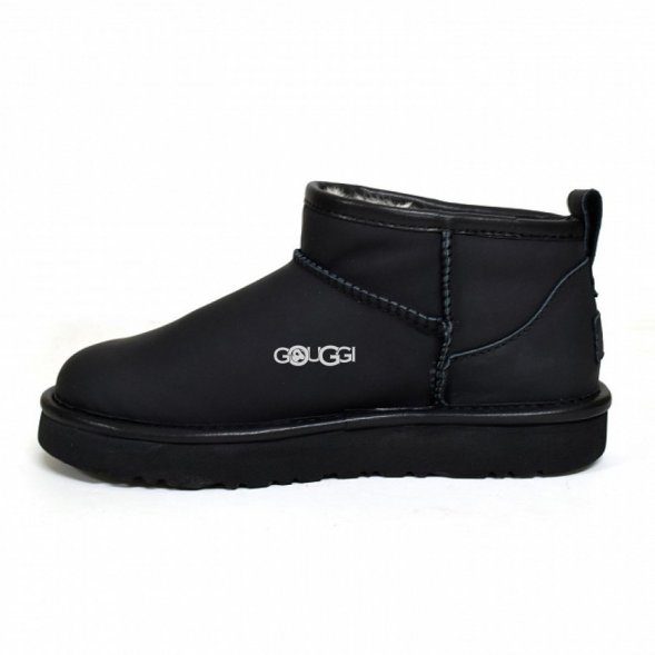 Classic Ultra Mini Leather Black