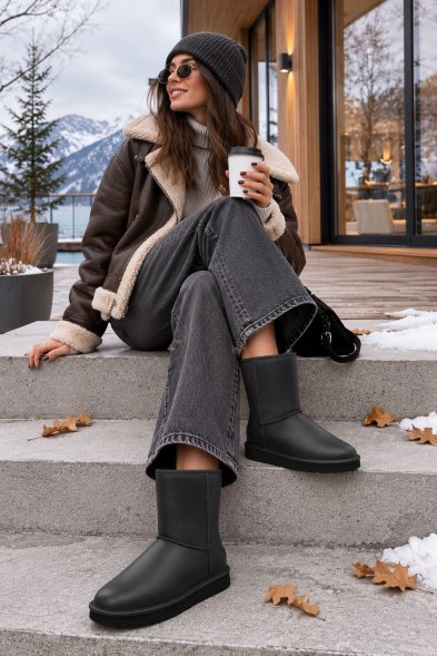 Женские короткие угги Ugg Classic Short Leather - Black